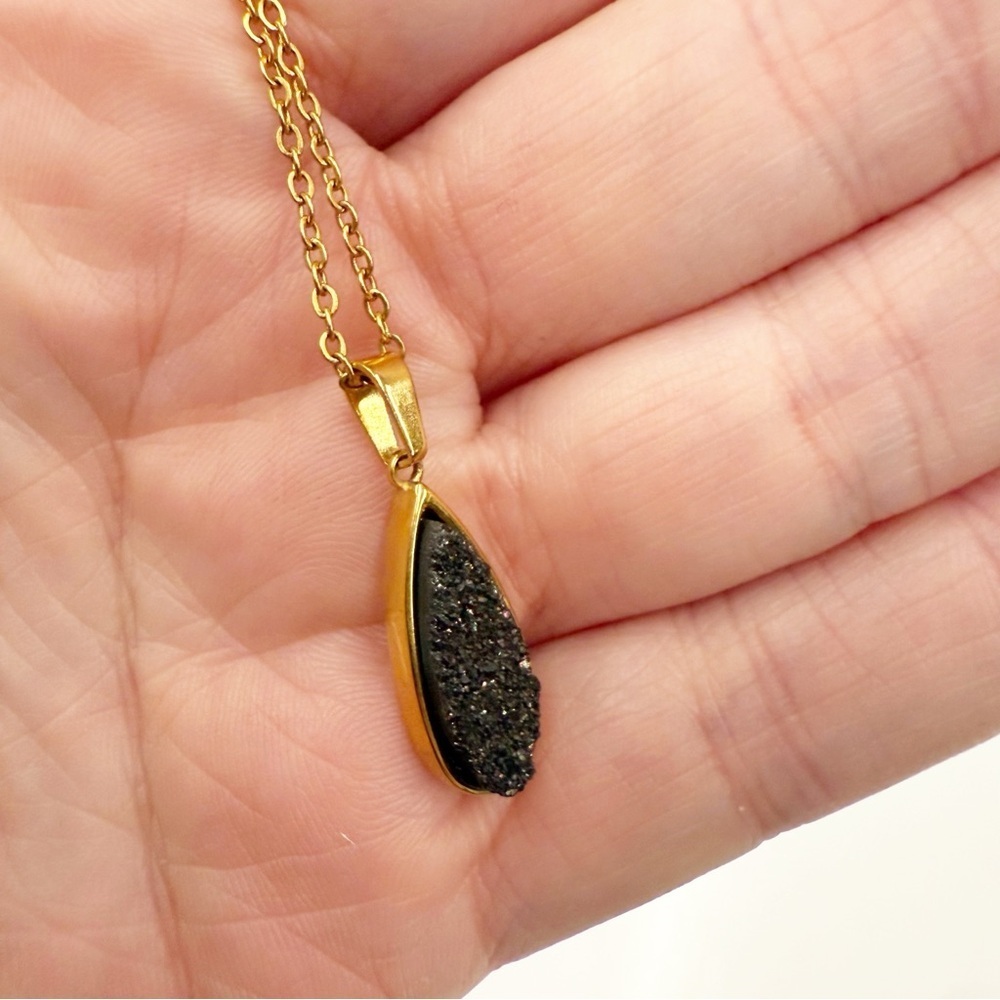 NWOT Kinsley Armelle Gold Black Druzy Collection Raven Quartz Drop Necklace - Picture 5 of 5